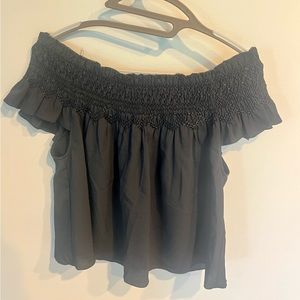 LANDS’END Size 4. Black. Off the shoulder scrunch blouse.